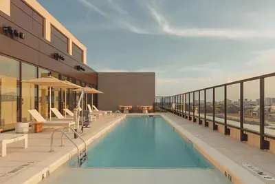 Image de Breathtaking Skyline | 2x Upscale Haven Near Atlanta's Attractions & Nightlife