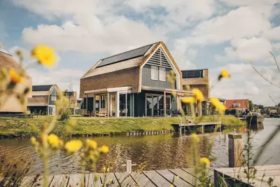 Image de A spacious detached Watervilla on the outside of the park