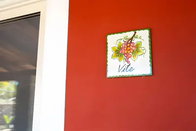 Image de Appartement 'Appartamento Vite Vista Piscina' avec vue sur la mer, Wi-Fi et climatisation