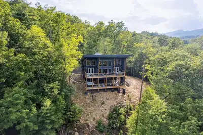 Image de Golden Oaks • Luxe Cabin w/ Outdoor Living & Views