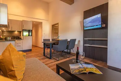 Image de Designer apartment with balcony & kitchen - 4 - Tevini Boutique Suites by we