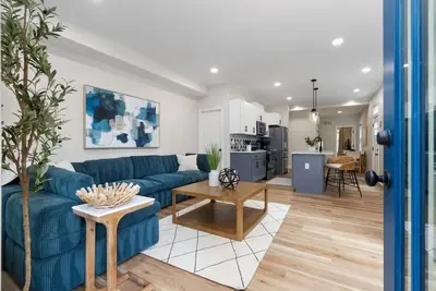 Image de Spacious 3-Bedroom Home with King Suite, Parking Permits, and Prime Location Near Downtown Columbus