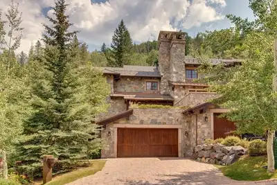 Image de Luxury 4 Bedroom Village Walk Townhome in Bc Village