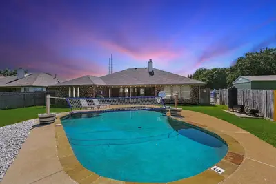 Image de 4bd/2ba Bohemian x Southern Getaway w Pool+Cinema