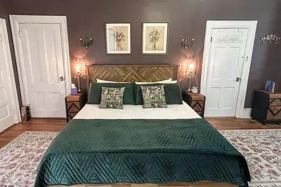 Image de 1920s Myrtle Manor in Historic Soda Pop District - walk to riverfront