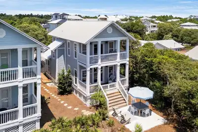 Image de New Listing! Newly Redecorated Beach Cottage with Complimentary Bikes!