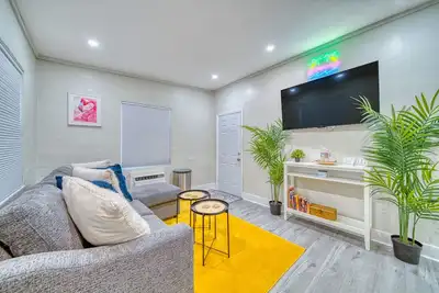 Image de 🦩The Flamingo🦩🌴Tropical Vibes & Cozy Nights 🌴