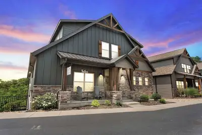 Image de Spacious 10 Bedroom by Lake!