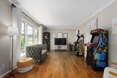 Image de Spacious 5br Home_Arcade_4Kings_TV in every Bedroom