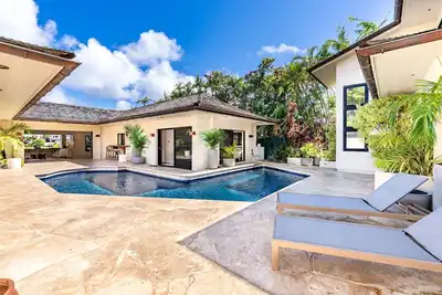 Image de Honolulu Lagoonfront Villa by Gather | Private Pool Villa Near Waikiki & Diamond