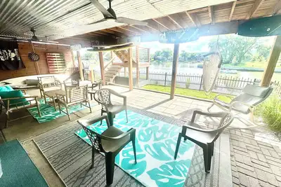 Image de Surfer Themed Lake House in Lake House in Waterloo Ne