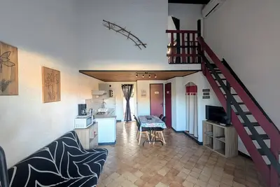 Image de Maison de vacances 'La Capelle 4 Personnes 875' avec piscine partagée, Wi-Fi et climatisation