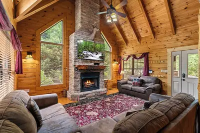 Image de Mountain Cabin w/ Theater, Hot Tub & Views