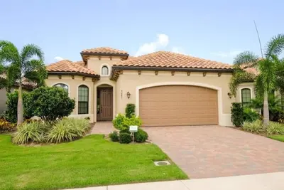 Image de 3 Bed/2. 5 Bath Sun-Soaked Retreat in Bonita Isles — Available September – May