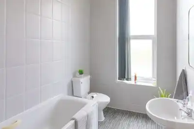 Image de Home Feel Apartment in Quite Community in M16 only 10 min to City