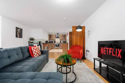 Image de Modern Apartment + Free Parking by City SuperHost
