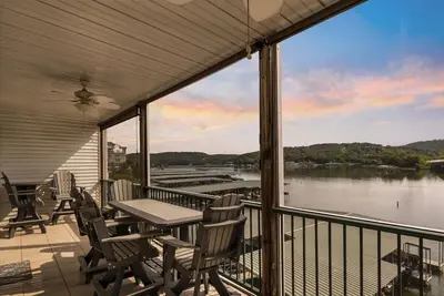 Image de Lake Condo Summary:<br>E