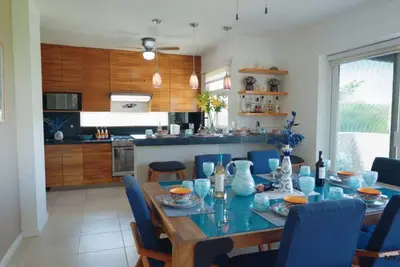 Image de Capacité d'accueil : 10 personnes, vue et plage à 1 pâté de maisons
