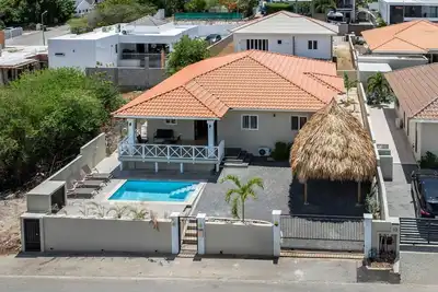 Image de Casa Luz Color - Stylish Villa with Pool, Jacuzzi, near Jan Thiel Beach.