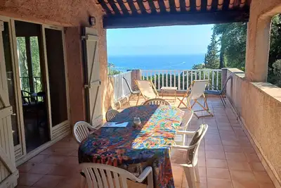 Image de Villa familiale dans un domaine arboré proche mer