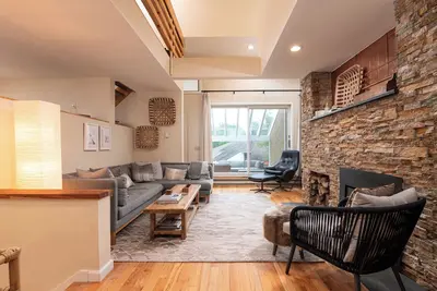 Image de Ski getaway w/ fireplace & porches
