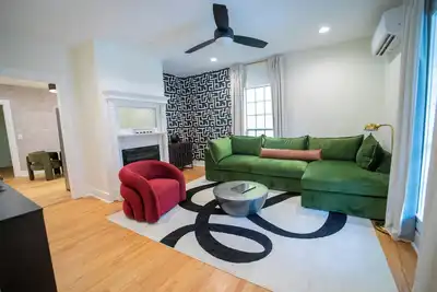 Image de Art Deco Apartment in Historic Hospitality House