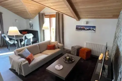 Image de À 100m des pistes de ski, 2ème étage, terrasse, télévision, casier à ski, 110m², Montgenèvre