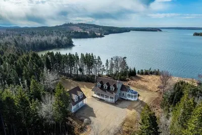 Image de Coastal Escape at Clay Point Retreat - Water front - 3 Bedroom home - Sleeps 10