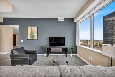Image de 12th Floor Luxury SkySuite in Heart of Downtown!