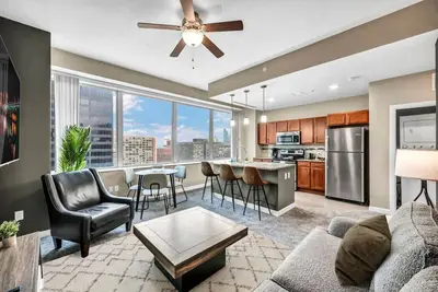 Image de 16th Floor SkySuite w/ Stunning Views of Downtown!