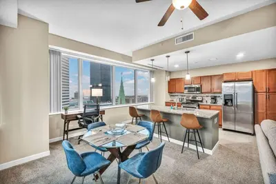 Image de 13th Floor SkySuite w/ Stunning Views of Downtown!