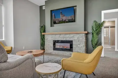 Image de 21st Floor Penthouse | Amazing Views of the City!