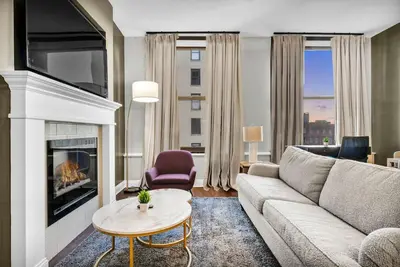 Image de Elegant Dt Suite | Historic & Central!