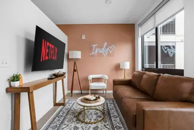 Image de Indy Condo | Pool, Gym, Walk to Lucas Oil