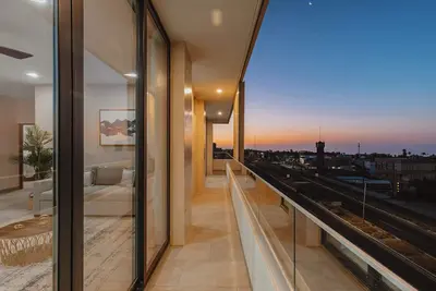 Image de 4th Modern Suite Arch Views Pool