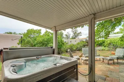 Image de Pets Welcome: Hot Tub Haven in Albuquerque!