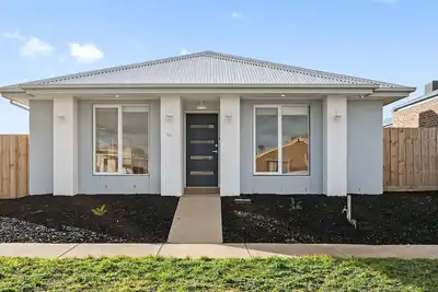 Image de Modern Family Retreat – Spacious, Stylish & Close to the Coast