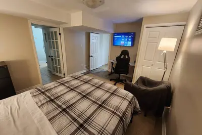 Image de Cozy Basement Suite – Private 1-Bedroom with Full Kitchen