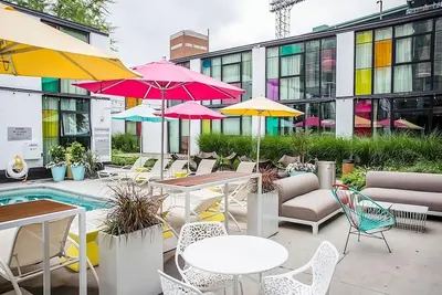 Image de 3 King Trailers w/ Seasonal Pool, Live Entertainments, Art Pop-ups & Fenway Park