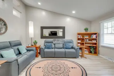 Image de 1 Mi to Beach: Dog-Friendly Condo in Lake Mills!