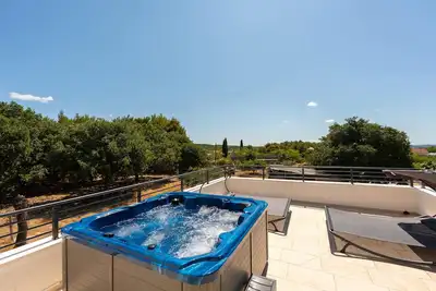 Image de Magnifique appartement de 4 chambres à Korlat