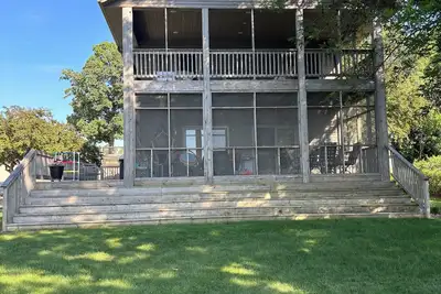 Image de Lake Koronis Sunset Retreat-5 bedroom, screened porch, swimming, private dock