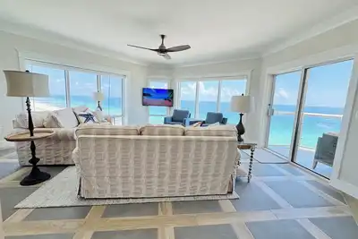 Image de Emerald Isle # 1601 •New To The Market• Sleeps 8 • Beach Service • End Unit