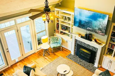 Image de Waterfront And Pool I Sleeps 16+ I Kayak I Gaming I Billiards I 3 OvensI 3 Kings