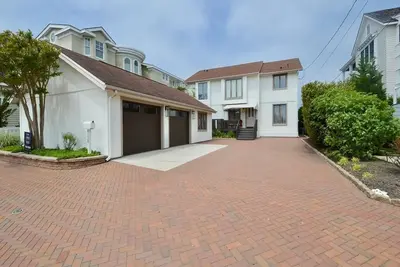 Recently Renovated Serene Bayfront Home