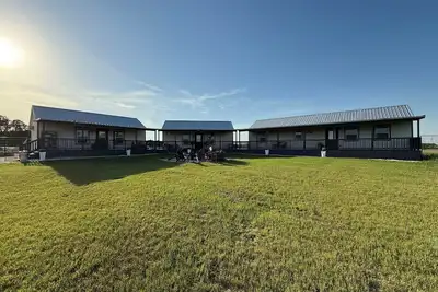 Image de The Cabins @ Tx Retreat | Texas Hills Adventure!