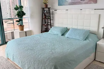 Image de Experience Paradise at Waikiki Landmark Unit 1705: Your Dream Vacation Rental