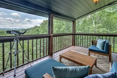Image de Cavalier Cabin - Pet Friendly | Hot Tub | Mountain View | Game Room