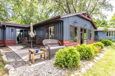 Image de Lake Sherwood Waterfront Cabin
