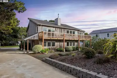 Image de Bandon Seaside Escape: Spacious 4br Getaway with Ocean Views & Large Yard